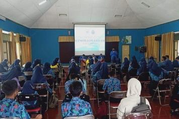 Universitas Pandanaran melaksanakan Coaching Clinic Kewirausahaan di SMK N 1 Wonosobo