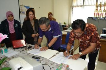 Unpand menyipkan mutu lulusan dengan komptensi bahasa